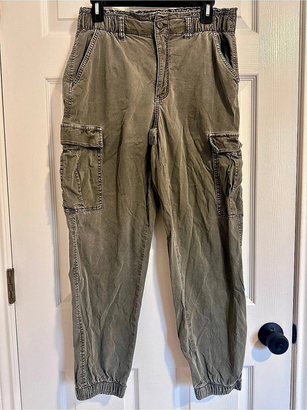 American Eagle Cargo Jogger Pants in Olive Green